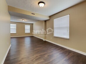 6351 Hollingsworth Dr in Indianapolis, IN - Foto de edificio - Building Photo