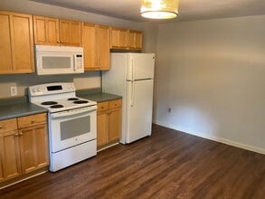 168 Center Ave in Elizabeth, PA - Building Photo - Building Photo