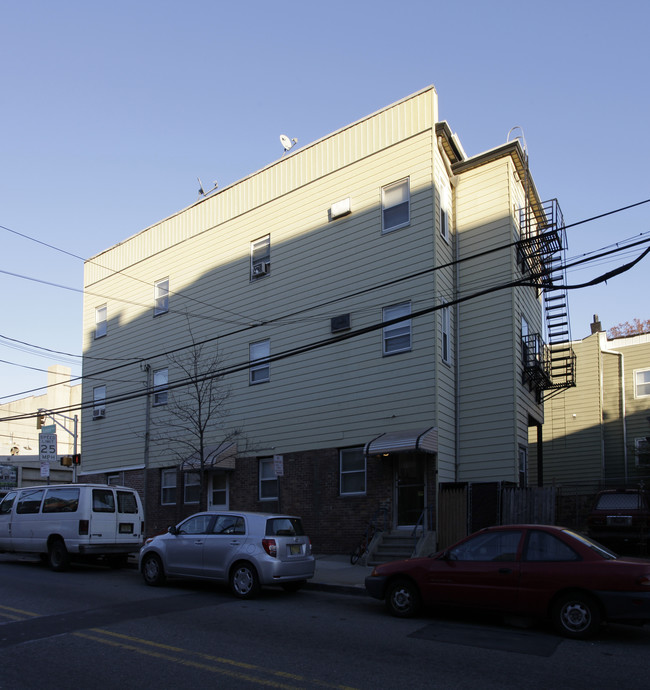 1100 Summit Ave in Jersey City, NJ - Building Photo - Building Photo