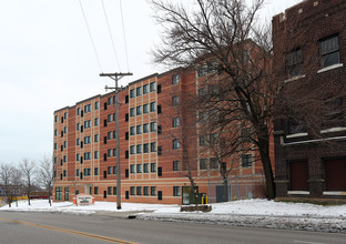 Helen S Brown Towers in Cleveland, OH - Building Photo - Building Photo