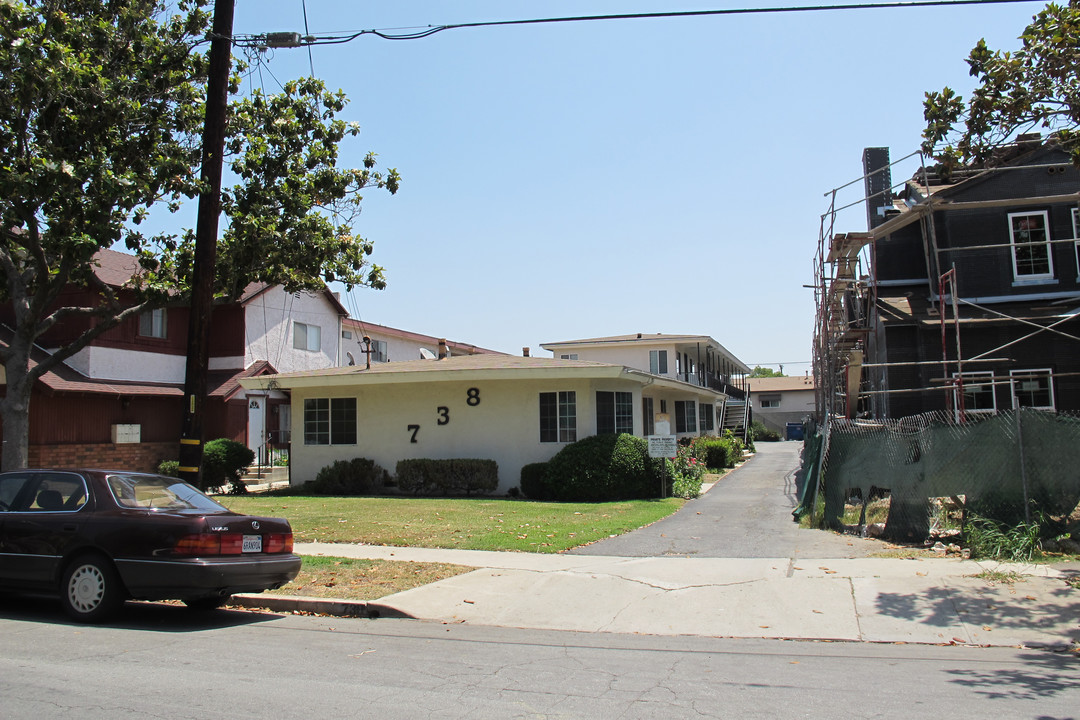 738 S Stoneman Ave in Alhambra, CA - Building Photo