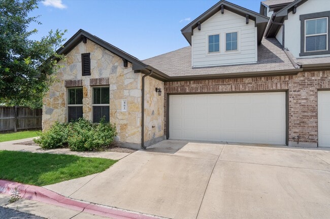 2304 S Lakeline Blvd, Unit #461 in Cedar Park, TX - Foto de edificio - Building Photo