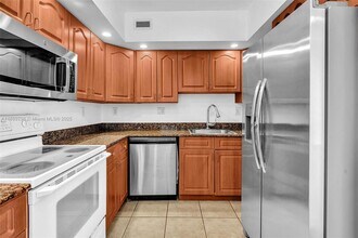 5600 Collins Ave in Miami, FL - Building Photo - Building Photo