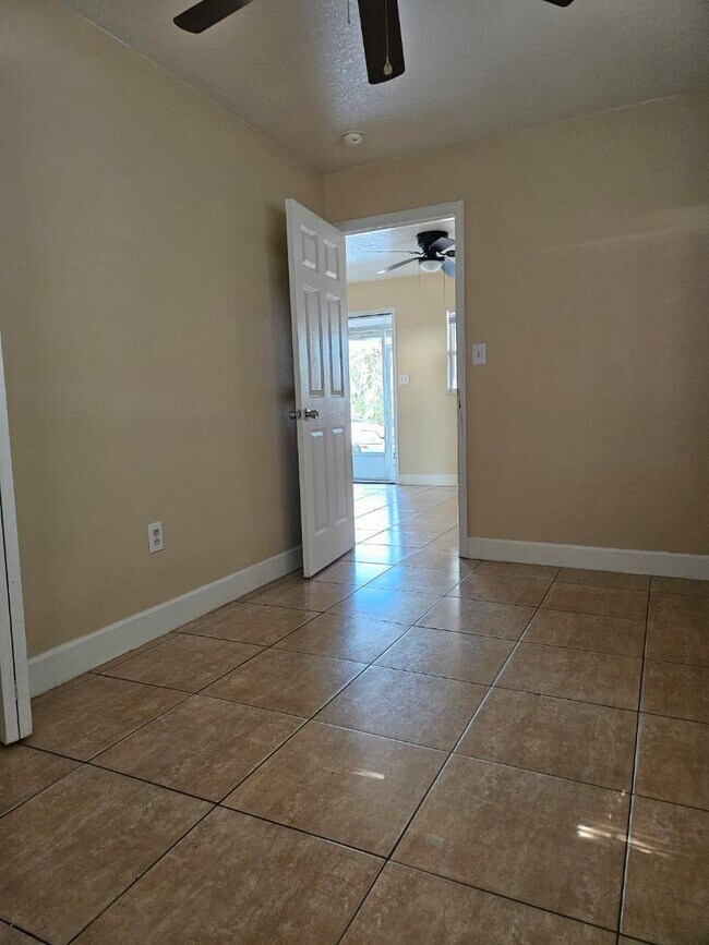 1000 E Magnolia Ave in Eustis, FL - Building Photo - Building Photo