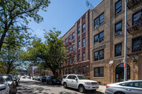 37-76 62nd St in Woodside, NY - Foto de edificio - Building Photo