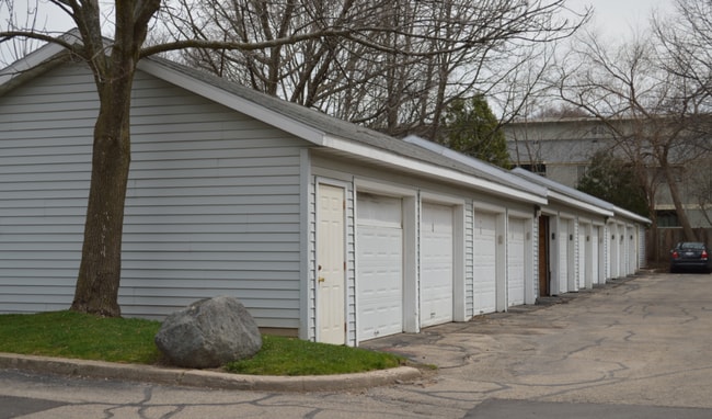 1617 Troy Dr in Madison, WI - Building Photo - Building Photo