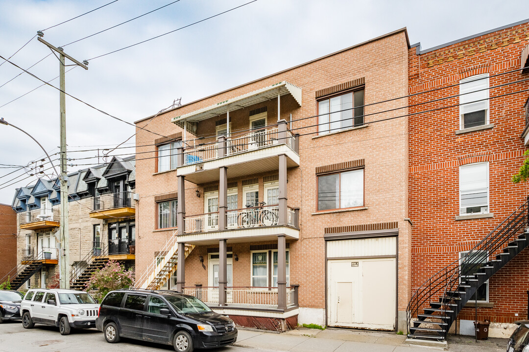 359 Saint-Philippe Rue in Montréal, QC - Building Photo