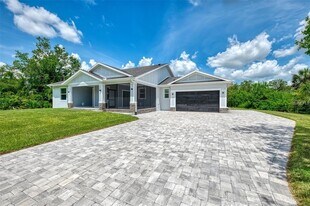 2129 Lorraine Dr in Port Charlotte, FL - Building Photo