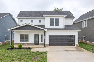 2505 Ashland City Rd in Clarksville, TN - Building Photo