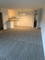 576 N Bellflower Blvd, Unit Bright large windows 1bd in Long Beach, CA - Building Photo