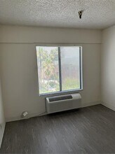 363 E Gilbert St in San Bernardino, CA - Foto de edificio - Building Photo