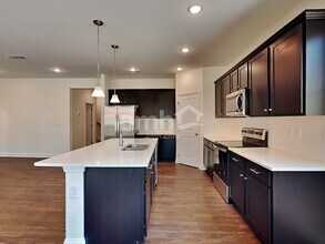 5242 Blue Mountain Dr in Auburn, GA - Foto de edificio - Building Photo