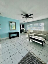 4421 Poinciana St in Lauderdale-by-the-Sea, FL - Foto de edificio - Building Photo