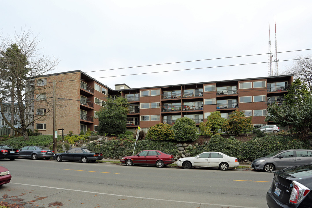 Arlis Arms Apartments in Seattle, WA - Building Photo