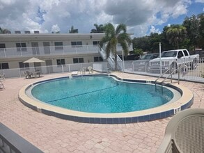 2590 First St, Unit 213 in Ft. Myers, FL - Building Photo - Building Photo