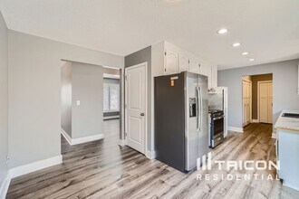 820 Shenandoah Ln N in Plymouth, MN - Foto de edificio - Building Photo