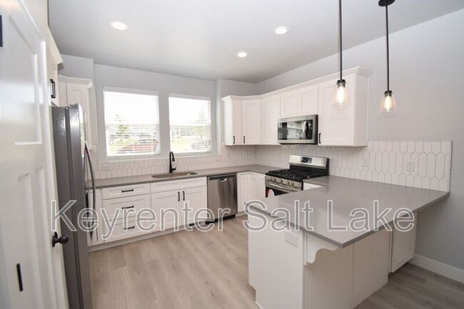 4308 W Rex Peak Way in Herriman, UT - Building Photo - Building Photo