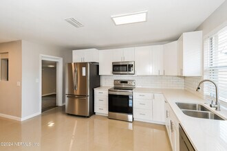 7070 Perke Dr in Jacksonville, FL - Building Photo - Building Photo