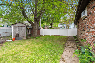 110 Cold Spring Cir in Naugatuck, CT - Building Photo - Building Photo