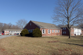 Hilltop Terrace in Plainville, MA - Building Photo - Building Photo