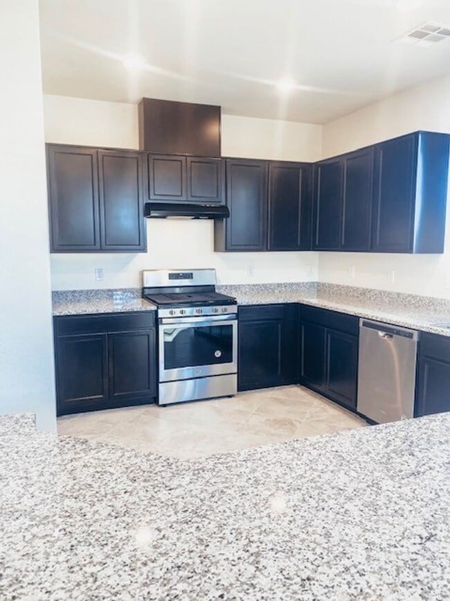 6666 Drusilla St. in North Las Vegas, NV - Building Photo - Building Photo