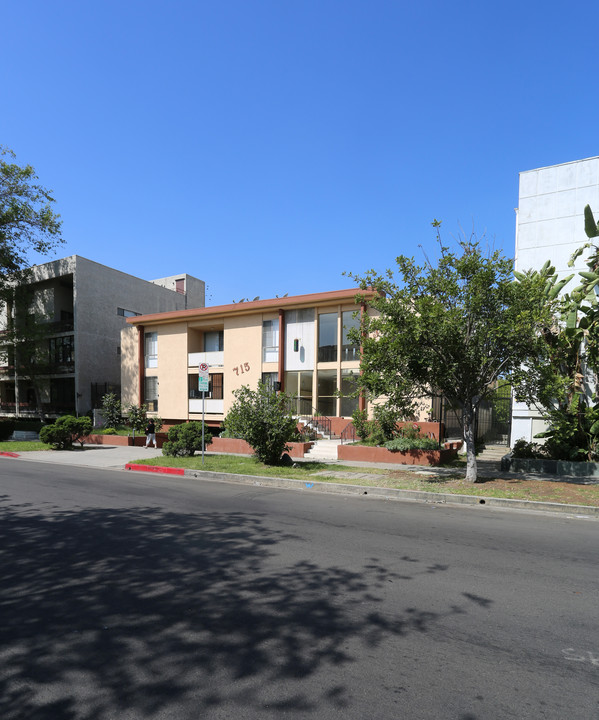 715 S Harvard Blvd in Los Angeles, CA - Foto de edificio