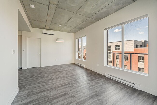305 Blvd. Marcel-Laurin in St. Laurent, QC - Building Photo - Building Photo