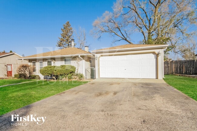 10 Fir St in Carpentersville, IL - Building Photo - Building Photo