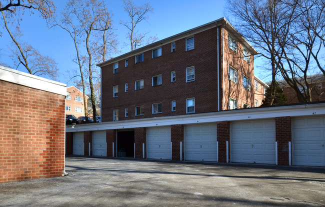 Cedar Hill Garden in Irvington, NY - Foto de edificio - Building Photo