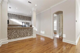 5006 Cedar Springs Rd in Dallas, TX - Building Photo - Building Photo