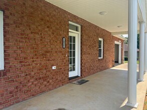 1035 Ridgewood Ln in Johnson City, TN - Building Photo - Building Photo