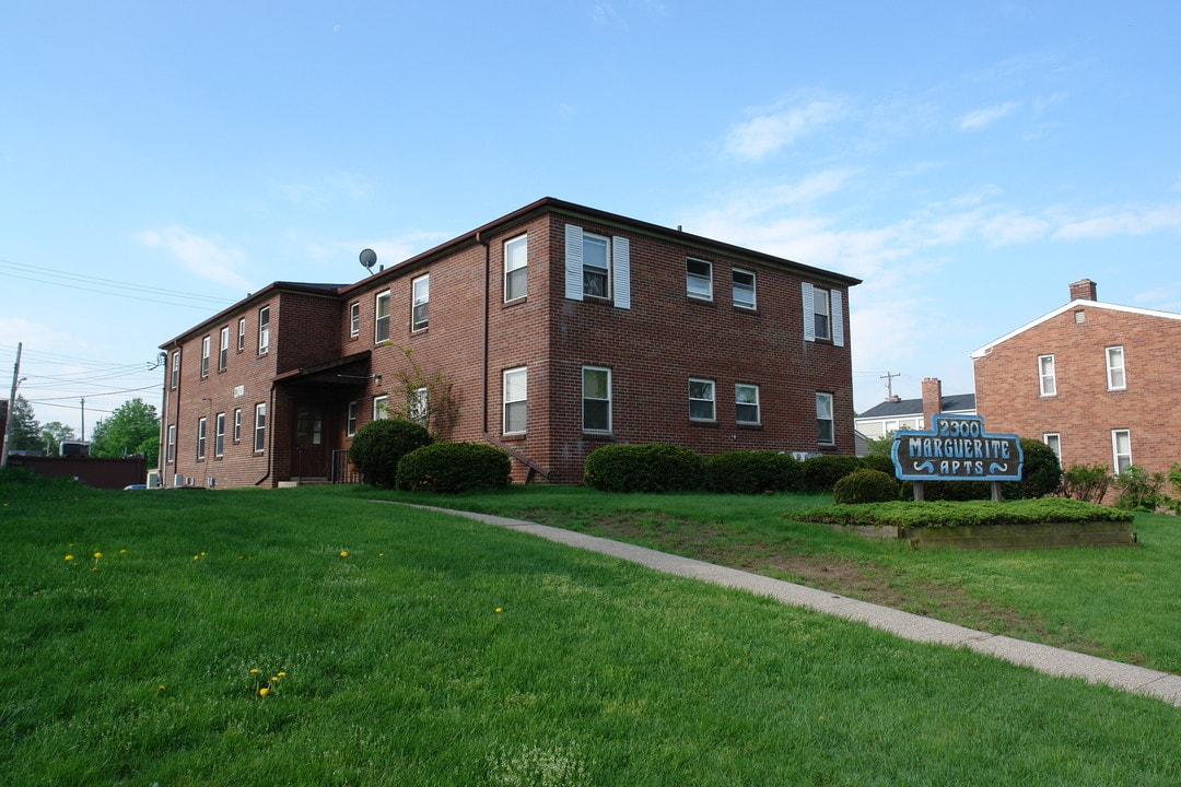 2300 Marguerite Apartments in Lansing, MI - Foto de edificio