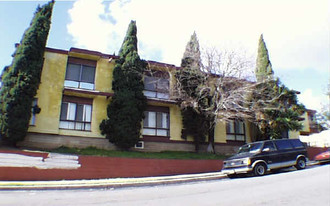 1821 Roosevelt Ave Apartamentos