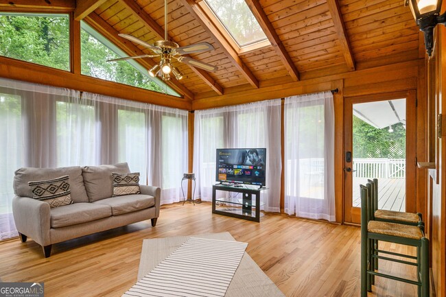 property at 2431 Weatherford Ct