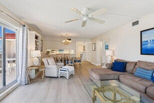 1 Ocean Trace Rd in St. Augustine, FL - Building Photo