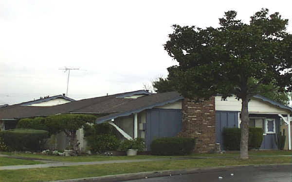 3045 W Coolidge Ave in Anaheim, CA - Building Photo - Building Photo