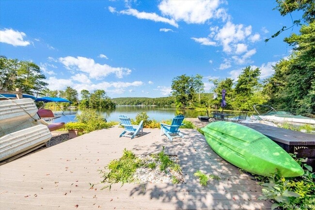 25 Evergreen Rd in Putnam Valley, NY - Building Photo - Building Photo