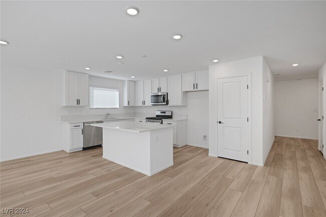 property at 5361 Lynn Crk Ave