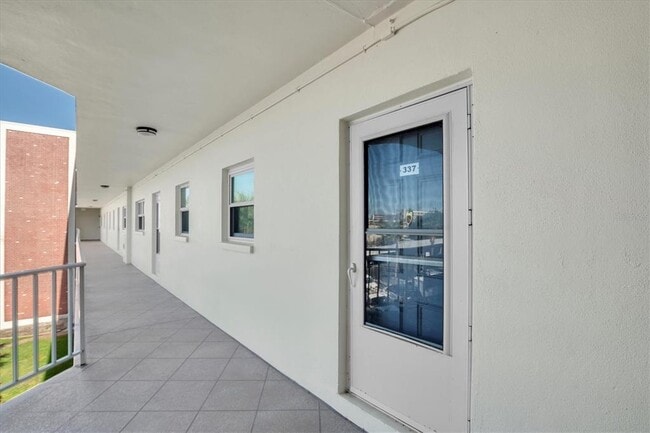 5575 Gulf Blvd in St Pete Beach, FL - Building Photo - Building Photo