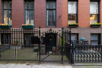 258 W 12th St in New York, NY - Building Photo - Building Photo