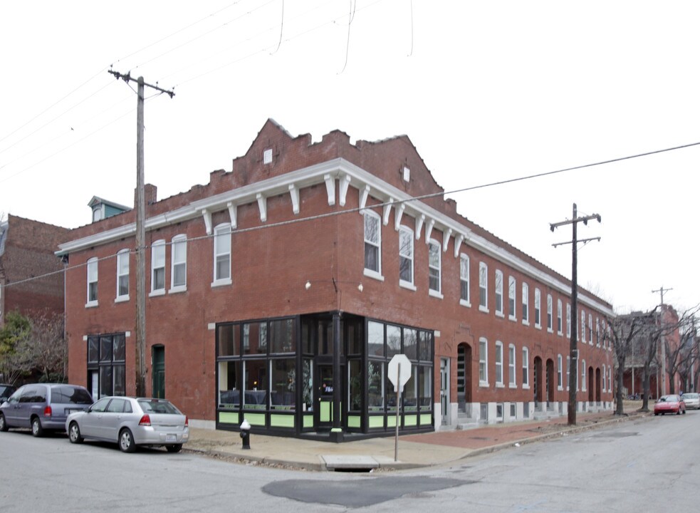 2303 S 9th St in St. Louis, MO - Building Photo