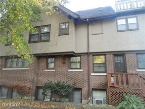 1052 Baldwin Ave in Ann Arbor, MI - Building Photo - Building Photo