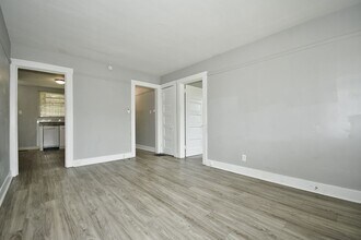 1037 N 6th St, Unit 1037 in Clairton, PA - Foto de edificio - Building Photo