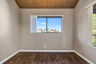 LAKESIDE APARTMENTS in Turlock, CA - Foto de edificio - Interior Photo