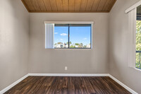 LAKESIDE APARTMENTS in Turlock, CA - Building Photo - Interior Photo