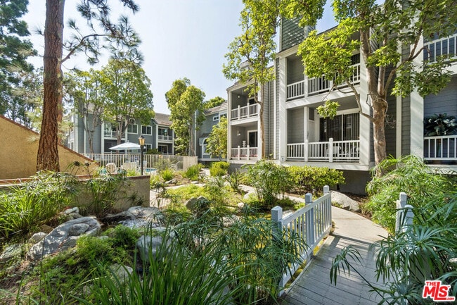 8500 Falmouth Ave in Los Angeles, CA - Building Photo - Building Photo