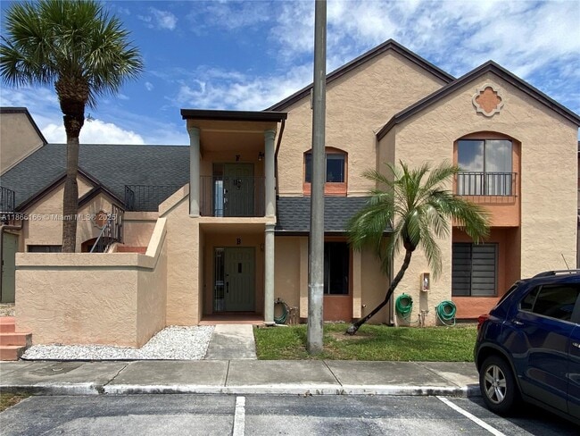 8225 NW 191st St in Hialeah, FL - Building Photo - Building Photo