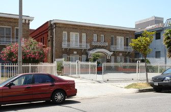 727 S Berendo St in Los Angeles, CA - Building Photo - Building Photo