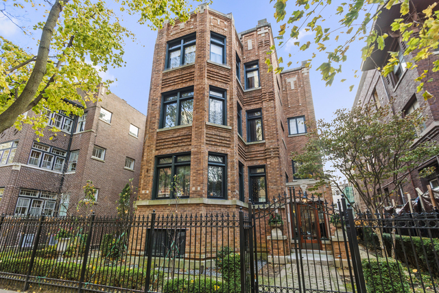 931 W Winona St, Unit G in Chicago, IL - Foto de edificio