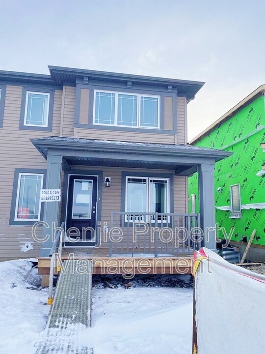 20413-2015A 15a Ave NW in Edmonton, AB - Building Photo